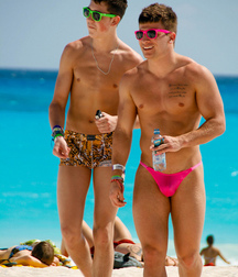 Sexy Beach Guys Twink Tube exhibitionist beach