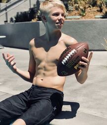 Handsome Singer Carson Twink Tube 62685fbad4f83.jpg