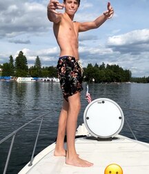 Handsome Singer Carson Twink Tube 62685fcdae0f1.jpg