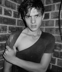 B&W Art Gay Twink Flex Boys Tube 6271fd95bad14.jpg