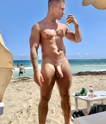 Blonds GayTube Twink Boys model fit pecs abs  62a92cf3a91e8.jpg
