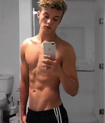 Snap Sexy Selfies Gay Boys Tube Mirror Porn 62d0f46b7a012.png