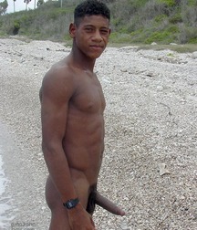 Yunni on Beach 5999926532b67.jpg
