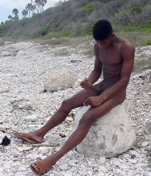 Yunni on Beach 59999277a3290.jpg