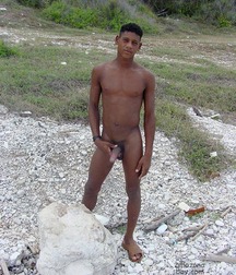 Yunni on Beach 5999927f84b22.jpg