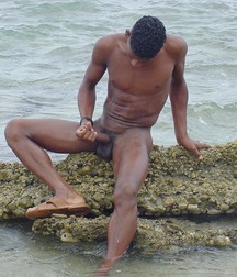 Yunni on Beach 599992a3da99a.jpg
