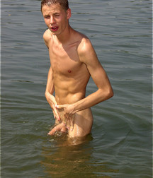 Romeo on Beach 59a1d26a5db3f.jpg