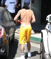 Bieber in.... 59ad028d0c4a9.jpg