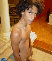 Alessandro 5a44a67ce9e12.jpg