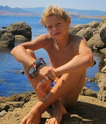 Scenes Gay Tube from Torquay 5dc0f2ffc51f1.jpg