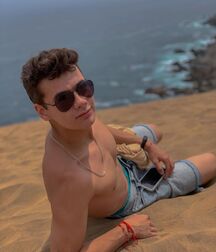 Ninety-six Random Images Cute Shirtless Teen 5f1076746278e.jpg