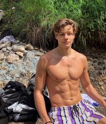 Ninety-six Random Images Cute Shirtless Teen 5f1076ca3125a.jpg