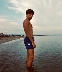 Ninety-six Random Images Cute Shirtless Teen 5f1076cc65415.jpg