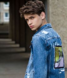 Ninety-six Random Images Cute Shirtless Teen 5f1076d815730.jpg