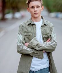 Ninety-six Random Images Cute Shirtless Teen 5f1076e2e3ff4.jpg