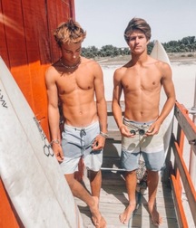 A lucky folder twinks shirtless boys porn