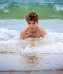 Eighty Five Gay Tube Shirtless Twink 619db2e9c1edd.jpg
