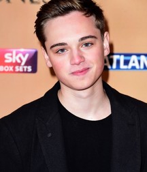 Actors 591423d33ef38.jpg