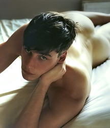 Posing 001 583d4bb75390d.jpg