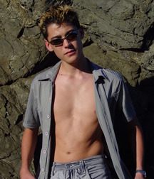 Boy by himself 5890b6fea5d8d.jpg