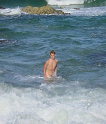 Boy by himself 5890b7135468c.jpg