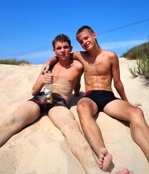 Boys shirtless 58da6bc953185.jpg