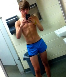 Boys shirtless 58da6bcb07561.jpg