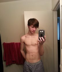 Boys No Top 2 58e109ce1d589.jpg