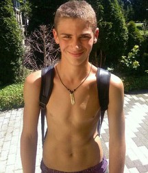 Boys No Top 2 58e109cf0042b.jpg
