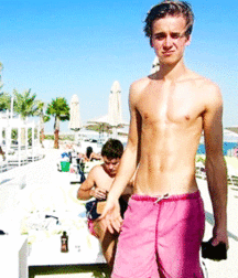 Boys No Top 2 58e109ef25f6d.gif