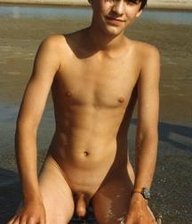Boys nude & + 58e6838f27b40.jpg