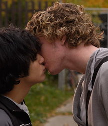 Boys kissing 58ee5ea135173.jpg