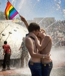 Boys kissing 58ee5ea1ef172.jpg