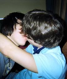Boys kissing 58ee5ea9d879d.jpg