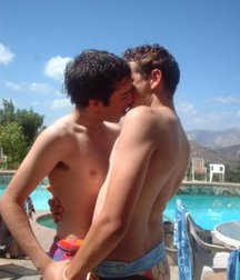 Boys kissing 58ee5eb1483fd.jpg