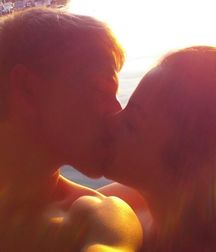 Boys kissing 58ee5eb375621.jpg