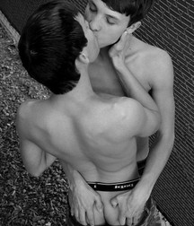 Boys kissing 58ee5ebba856d.jpg