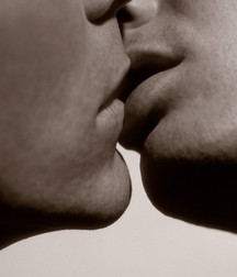 Boys kissing 58ee5ed1b7d0e.jpg