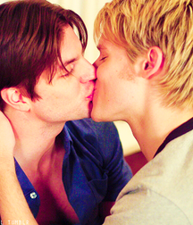 Boys kissing 58ee5ed4a4222.png