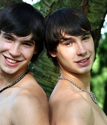 Boy Aston Twins 5935aa972e379.jpg