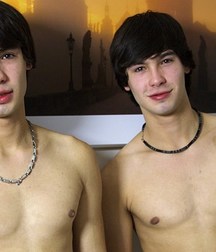 Boy Aston Twins 5935aa99e1fe9.jpg