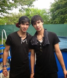 Boy Aston Twins 5935aabaec0f4.jpg
