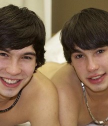Boy Aston Twins 5935aad4b543e.jpg