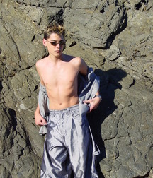Boy Alone serie 598346323588b.jpg