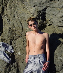 Boy Alone serie 598346345ed3d.jpg