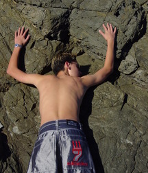Boy Alone serie 5983463ba45b4.jpg