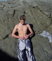 Boy Alone serie 5983463e4bf2f.jpg