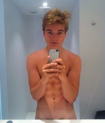 Boys Hot  5988cefe0b020.jpg