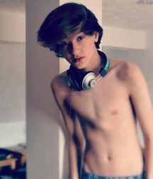 Boys Hot  5988cf001565f.jpg