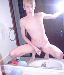 Boys naked + Hard 2 59aef93b8ca87.jpg
